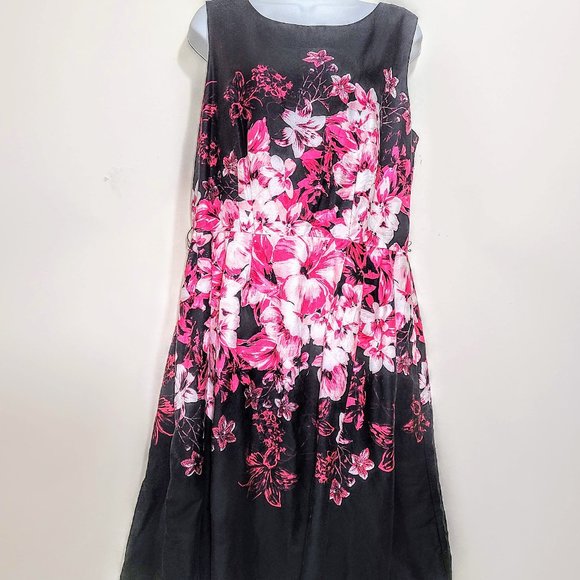 Chetta B Dresses & Skirts - EUC Chetta B Floral Lined Sleeveless Pleated Midi
